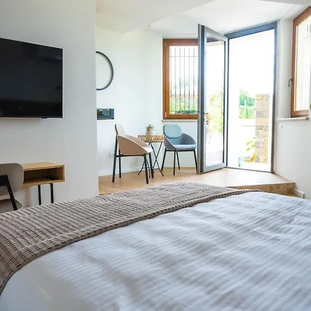 Maravida Vacation Rooms Dobrovo Exterior photo