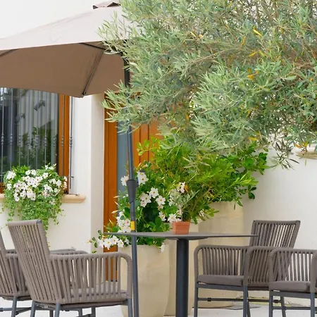 Maravida Vacation Rooms Dobrovo Exterior photo
